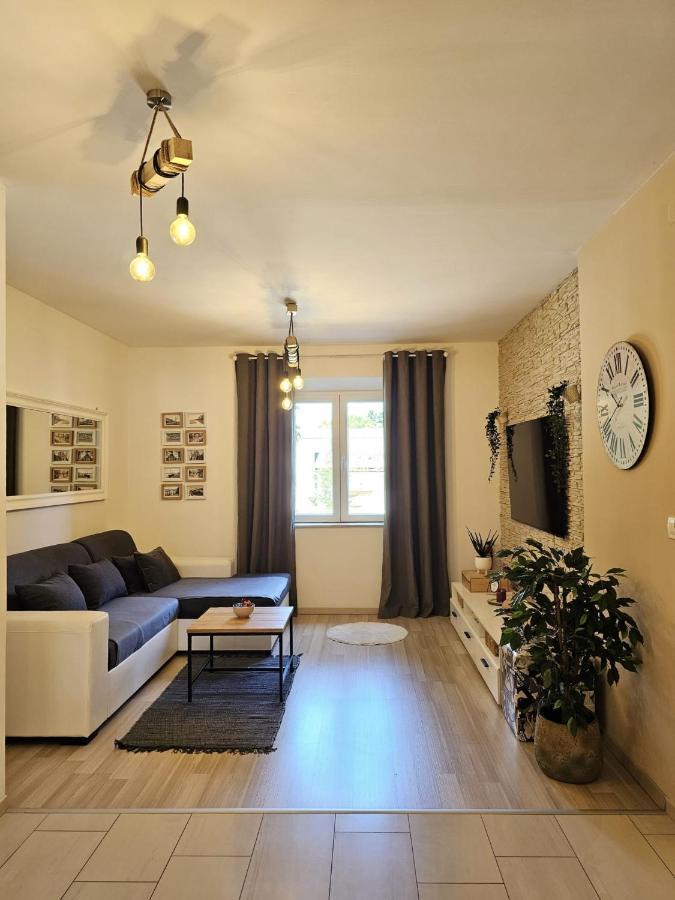 Apartment Lux ซาดาร์ ภายนอก รูปภาพ